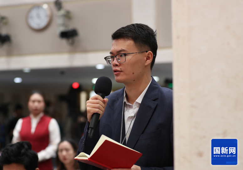 人民日报记者提问.png